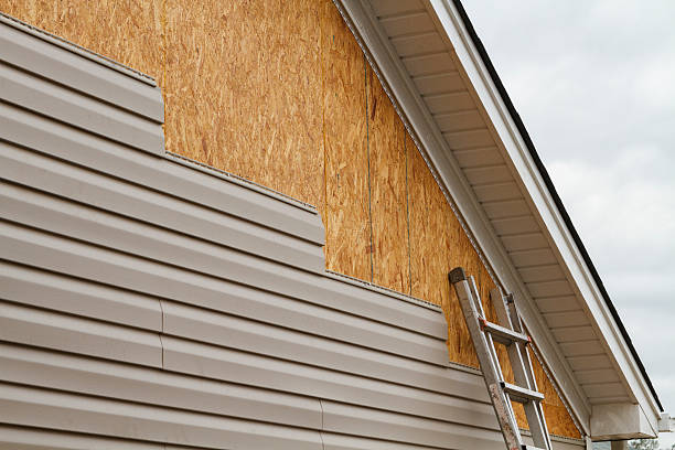 Professional Siding Repair technician working in Granite Falls, WA